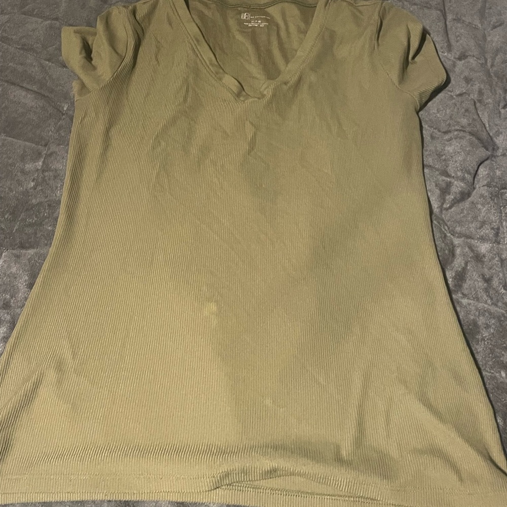 Green short sleeve tee